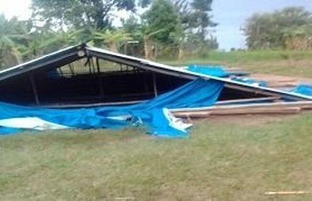 Уганда: мусульманин избил жену и двоих маленьких детей за переход в христианство и разгромил церковь, в которую они начинали ходить