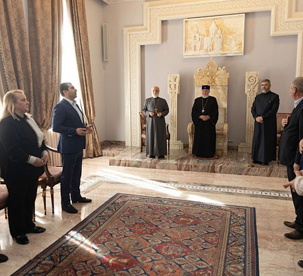 Католикос Всех Армян принял руководство и медицинский персонал Эчмиадзинского медицинского центра