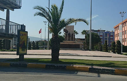 Mezquita de Yunus Emre en la mahalla de Ayrandjilar