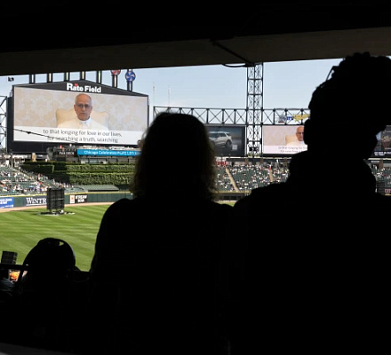 Pope Leo XIV encourages young people to be ‘beacons of hope’ at Chicago event