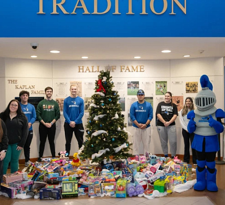 Algo increíble": Grupos católicos recogen juguetes de Navidad para niños necesitados