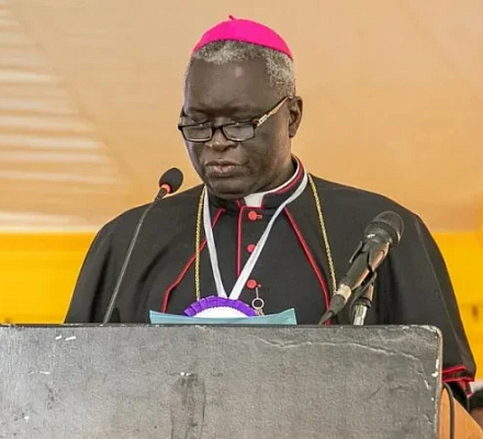 El arzobispo de Nairobi rechaza las donaciones del presidente keniano a una parroquia católica