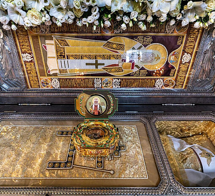 От Донского монастыря в Москве начинается принесение ковчега с мощами Патриарха Тихона в города России и Белоруссии