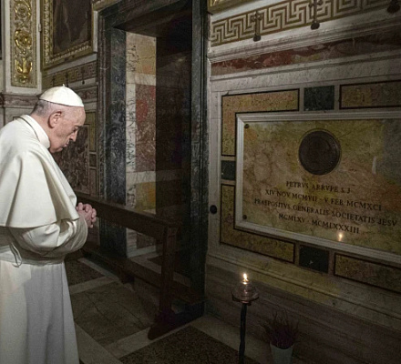 La investigación vaticana sobre la canonización del padre Arrupe, mentor del papa Francisco, comienza el mes que viene