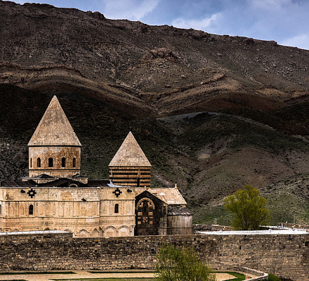 Migliaia di armeni hanno compiuto un pellegrinaggio al monastero di San Taddeo in Iran