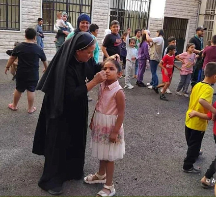 Refugiados musulmanes reciben "cobijo y apoyo" en un convento de monjas en Líbano