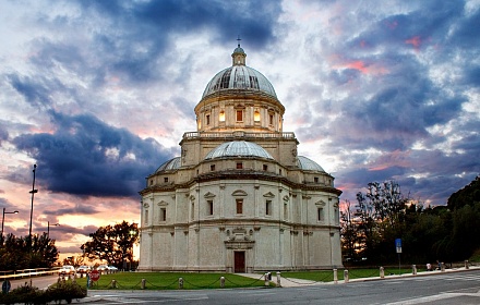 Iglesia de Santa Maria della Consolation en Todi