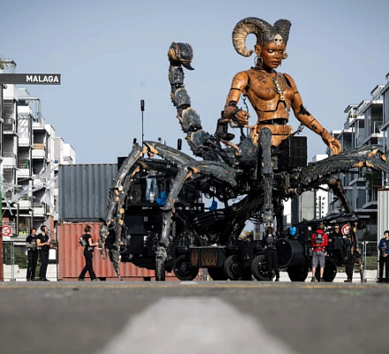 El arzobispo francés consagra la ciudad al Sagrado Corazón de Jesús antes de la "Puerta de las Tinieblas