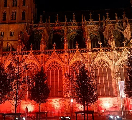 Iglesias de todo el mundo se iluminaron de rojo en honor de los cristianos perseguidos