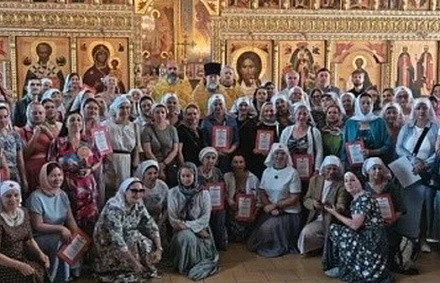 Председатель Синодального отдела по благотворительности встретился с добровольцами, помогающими в госпиталях