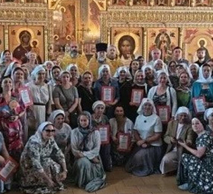 Председатель Синодального отдела по благотворительности встретился с добровольцами, помогающими в госпиталях