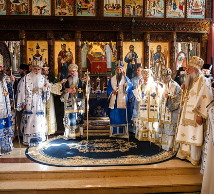 Патриарх Порфирий и архиепископ Стефан совершили богослужение в Покровском монастыре в Джунисе