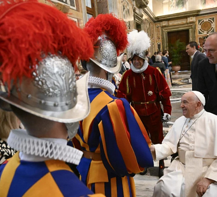 Pope highlights Swiss Guard’s jubilee year service to pilgrims
