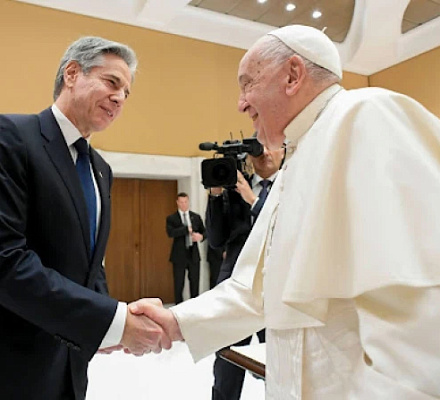 El Secretario Blinken se reúne con el Papa Francisco: El Vaticano aborda Oriente Próximo y Ucrania