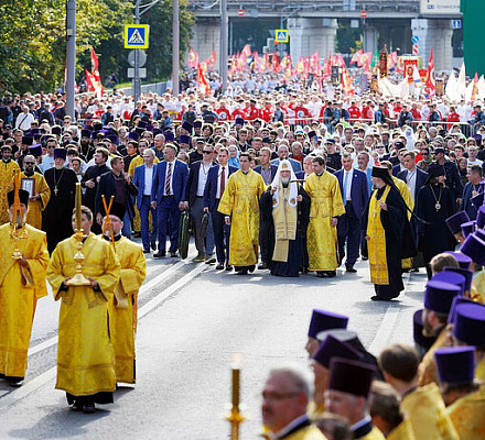 Предстоятель Русской Церкви возглавил общемосковский крестный ход