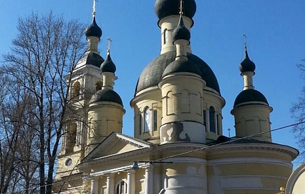 Tempio della Presentazione della Santissima Theotokos al Tempio e la Chiesa della Trinità vivificante vicino al ponte Saltykov