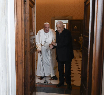 El Papa Francisco se reúne con el líder palestino Abbas en medio de la crisis de Gaza