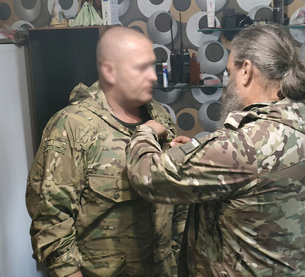 Священник вручил Архиерейские награды командирам боевых подразделений СВО