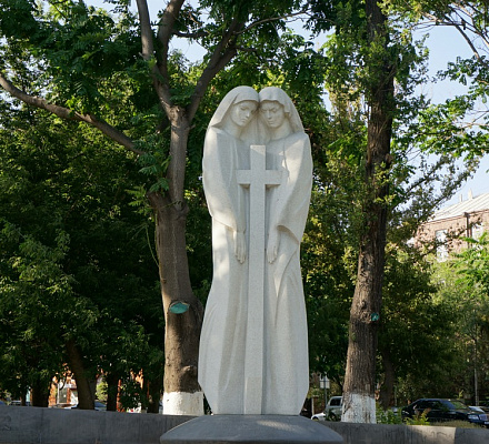 «Единый крест». Памятник российско-армянской дружбы в Ереване