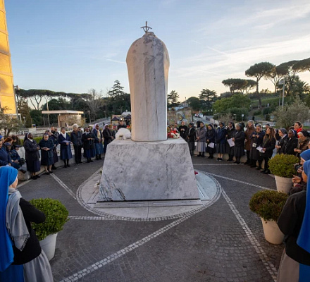 LIVE UPDATES: Pope Francis has rested well, Vatican tells journalists on Sunday morning