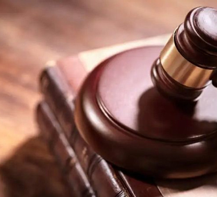 Tres años y medio de cárcel para una joven madre por impedir la entrada a un abortorio