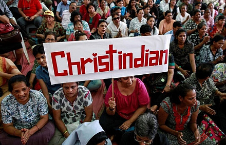 Индия: радикальные индуисты избили, взяли в заложники христиан и сожгли их Библии