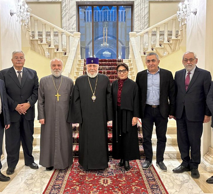 Католикос Всех Армян принял новоизбранных членов Бюро АРФД