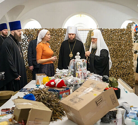 Святейший Патриарх Кирилл посетил центральный офис добровольческого движения «Москва своих не бросает»