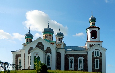 Iglesia de la Intercesión de la Santísima Theotokos en la agro-ciudad de Turets