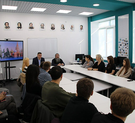 В стенах Донецкого университета обсудили духовный смысл Дня народного единства