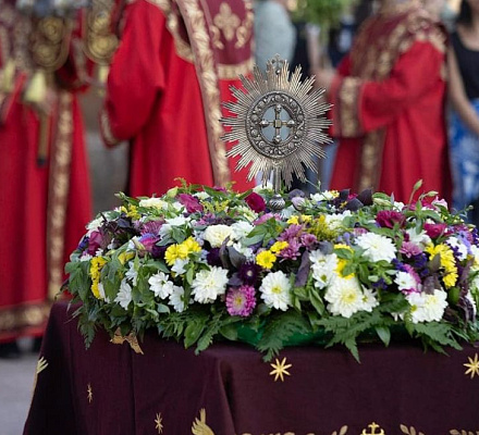 Крестный ход у Первопрестольного