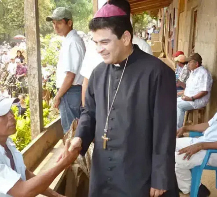 Кто такой Роландо Альварес, епископ, преследуемый никарагуанской диктатурой?