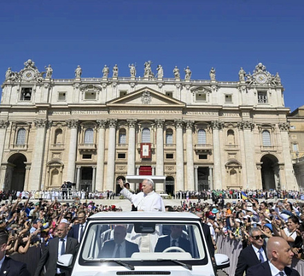 Pope Leo XIV to families: Be missionaries of the Gospel who walk with other families