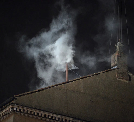 The history behind ‘habemus papam’ and the white smoke that announces a new pope