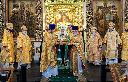В год 100-летия блаженной кончины святителя Тихона состоялось всероссийское принесение мощей Патриарха Московского и всея Руси