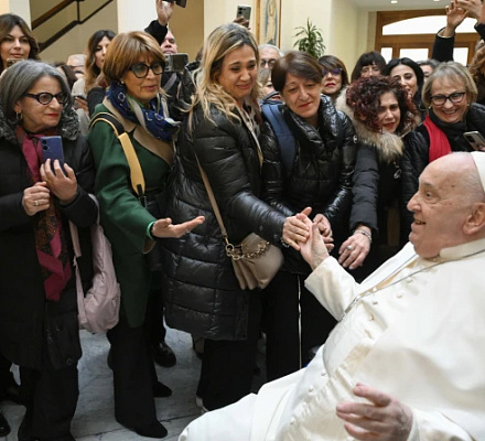 Pope Francis praises midwives, OB-GYNs who welcome babies with ‘humanity’