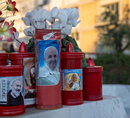 LIVE UPDATES: Pope Francis undergoes brochoscopies after ‘acute respiratory insufficiency,’ Vatican says