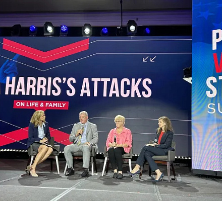 Участники саммита Pray Vote Stand Summit осуждают программу правительства, направленную на борьбу с абортами