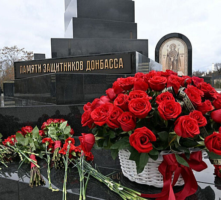 В Димитриевскую родительскую субботу в Донецке освящен мемориал «Донецкое море», посвященный памяти защитников Донбасса