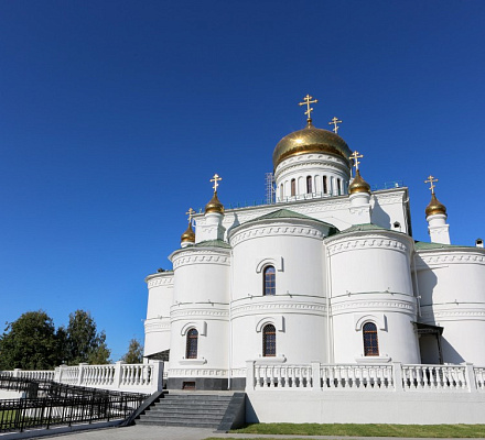 Un'icona dipinta sul Monte Athos sta diffondendo mirra nel tempio di Astrakhan