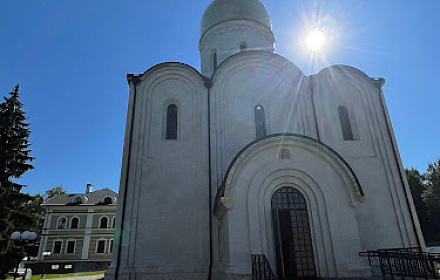 Трехсвятская церковь