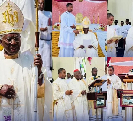 El cardenal Arinze advierte a los sacerdotes contra las homilías largas
