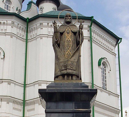 Памятник святителю Митрофану Воронежскому в Воронеже