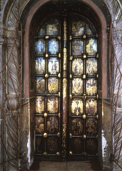 Праздники (Васильевские врата Троицкого собора в Александрове)