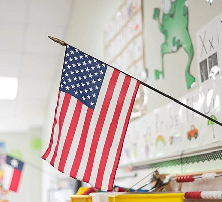 Вирджиния: школьный округ восстановил учительницу, уволенную за христианские взгляды на гендерную идеологию