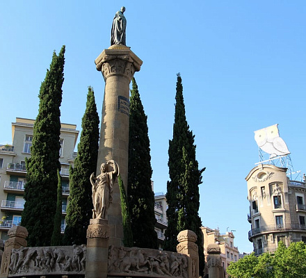 Monument a Jacint Verdaguer. Памятник отцу Жасинту Вердагеру в Барселоне