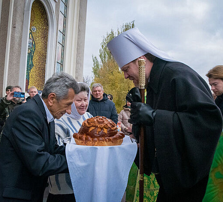Митрополит Владимир совершил первое богослужение в Донецкой епархии