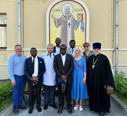 Больницу святителя Алексия посетила правительственная делегация Экваториальной Гвинеи