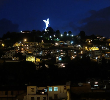 Statua della Madonna di Quito (La Virgen de Quito)