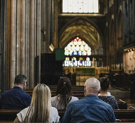 Генеральный Синод церкви Англии проголосовал против церемонии «благословения» однополых пар